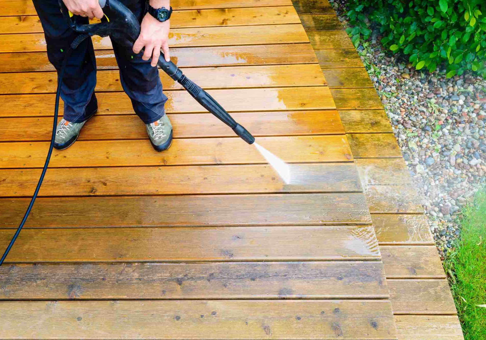 dreamstime_m_124889486-min fencing and decking