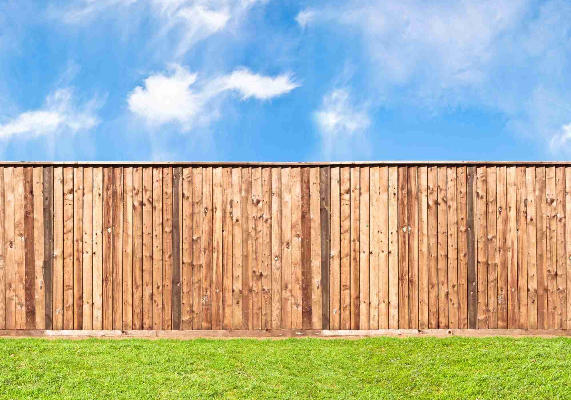 dreamstime_xxl_30947461-min fencing and decking